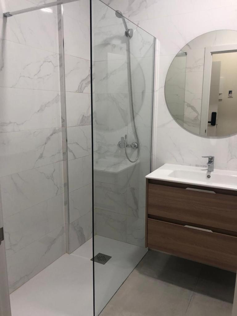 Centro Estudio Trinidad Malaga 3 Экстерьер фото