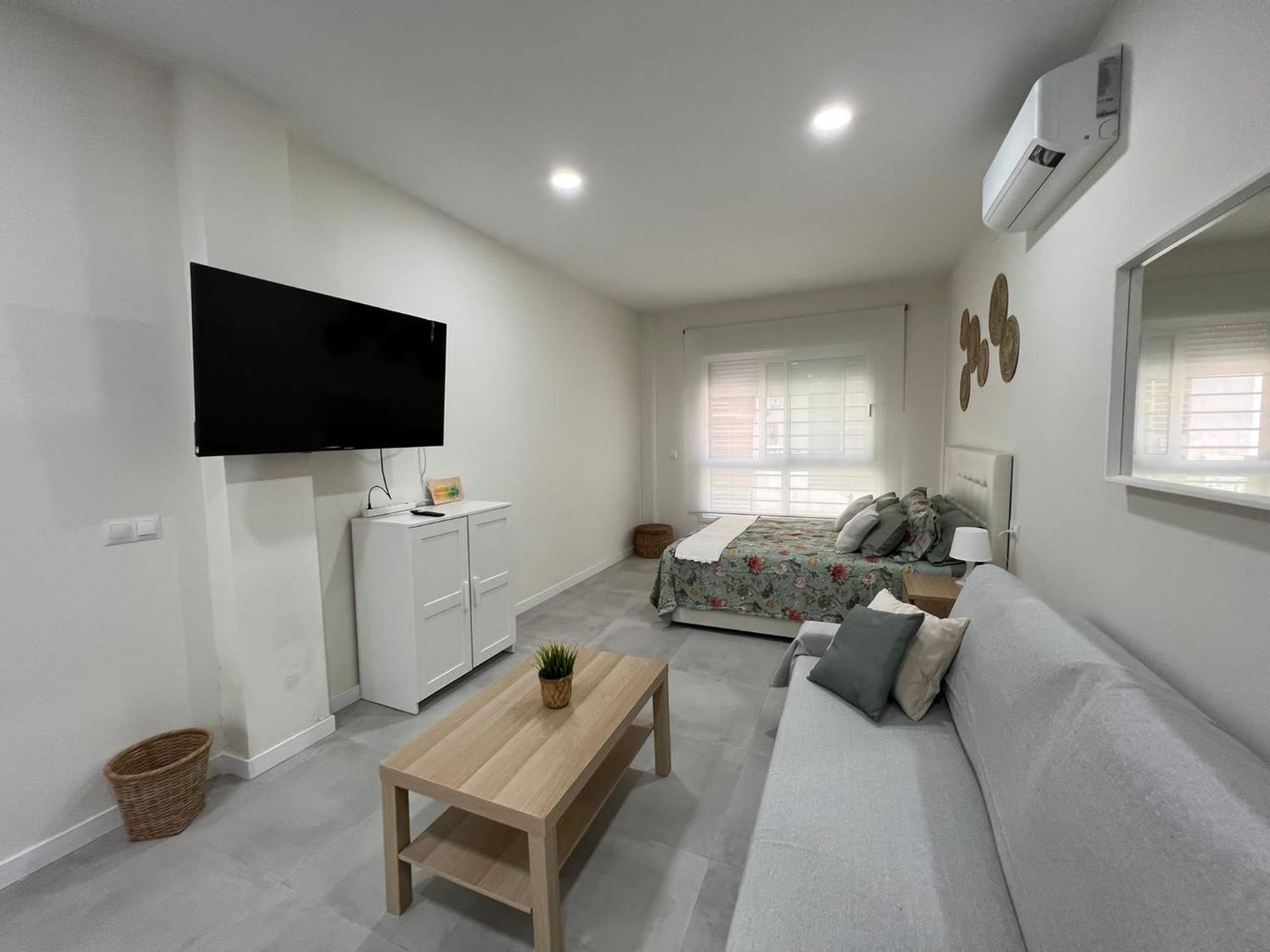 Centro Estudio Trinidad Malaga 3 Экстерьер фото